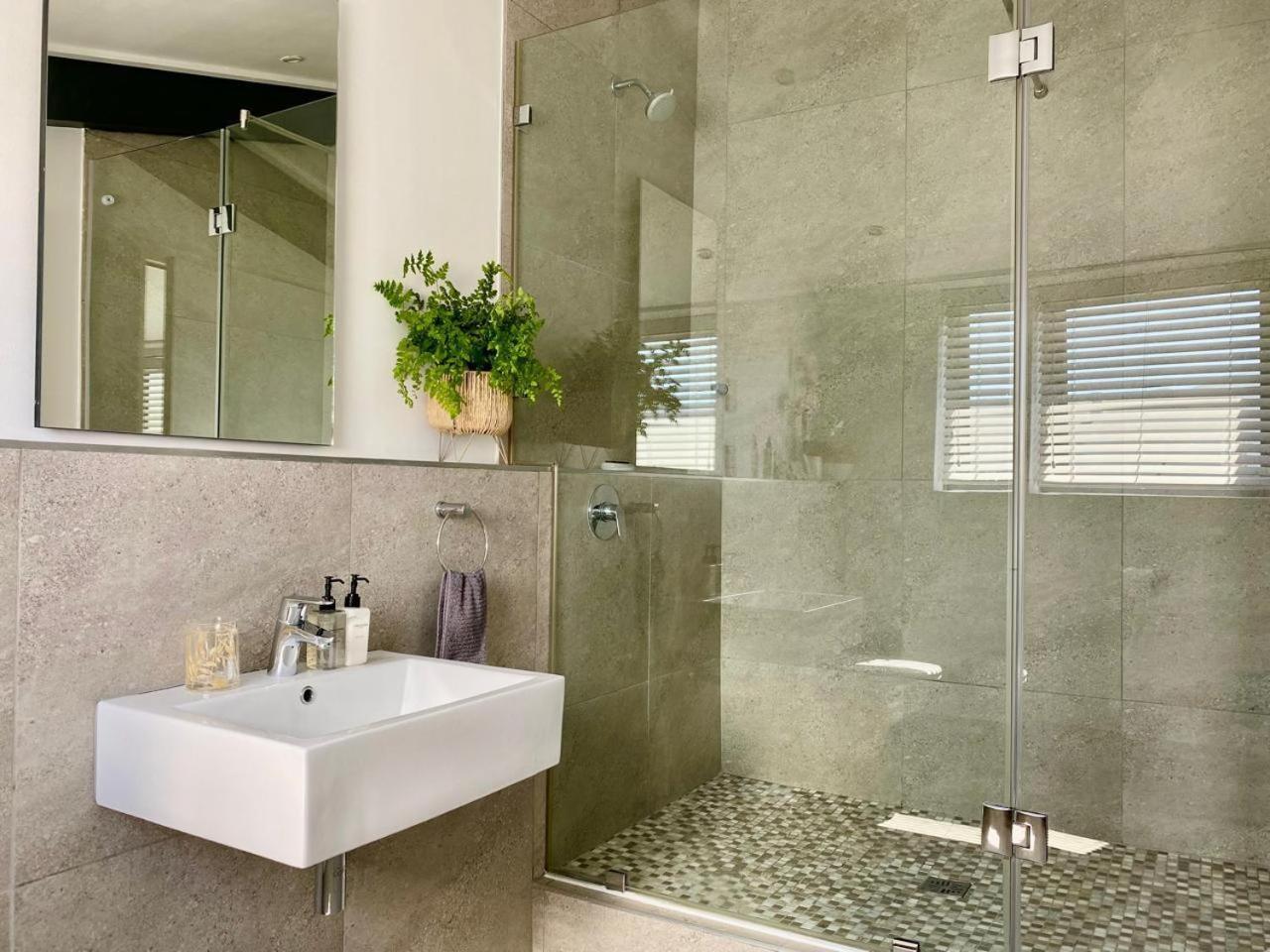 Hermanus Waterfront Apartment Zimmer foto